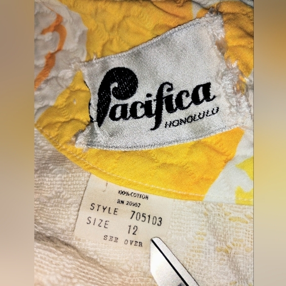 VINTAGE HAWAIIAN COTTON PIQUE LUAU GOWN - Picture 7 of 10